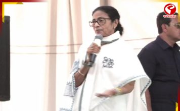 ‘আমার মনোনয়ন নিয়ে ৪ ঘণ্টা স্ক্রুটিনিতে জ্বালিয়েছে’, বড় অভিযোগ মমতা’র