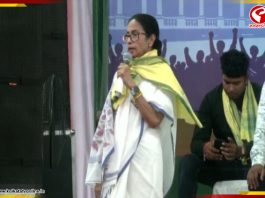 ‘দয়া করে মিথ্যা কথা কম বলুন’, মোদিকে বিঁধে বললেন মমতা