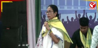 ‘দয়া করে মিথ্যা কথা কম বলুন’, মোদিকে বিঁধে বললেন মমতা