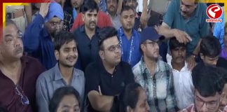 ভিআইপি বক্স ছেড়ে সাধারণ দর্শকের মাঝে, ভাইরাল শাহ-সৌরভের ছবি