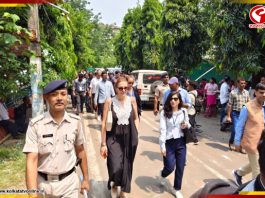 গণতন্ত্রের উৎসবে সামিল হতে বিদেশ থেকে এলেন প্রতিনিধিরা