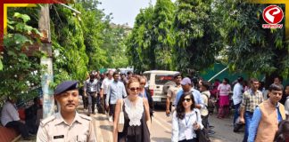 গণতন্ত্রের উৎসবে সামিল হতে বিদেশ থেকে এলেন প্রতিনিধিরা