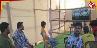 কমিশন-বাহিনীর উপর ভরসা নেই, আসানসোলে স্ট্রং রুমে পাহারা তৃণমূল কর্মীদের