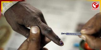 দু’ঘণ্টা লাইনে দাঁড়ানোর পরেও ভোট দিতে পারছেন না ভোটাররা, চাঞ্চল্য বরানগরে