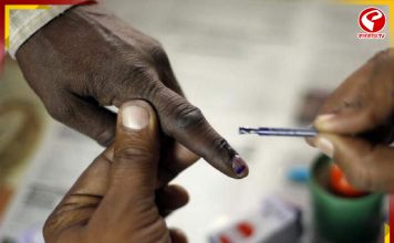 দু’ঘণ্টা লাইনে দাঁড়ানোর পরেও ভোট দিতে পারছেন না ভোটাররা, চাঞ্চল্য বরানগরে