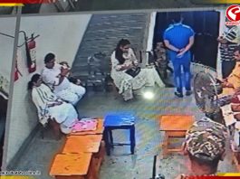 স্ট্র-রুমের ভিতরে মমতাকে নজরদারি শুভেন্দুর এজেন্টের, পোস্ট করে দাবি বিজেপি নেতার