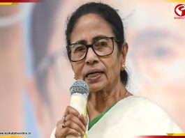 শুক্রবার কালীঘাটে বৈঠক ডাকলেন মমতা, ভোটে ভরাডুবির পর ঘুরে দাঁড়ানোর ডাক দেবেন?