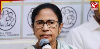 ‘উপরওয়ালা সব দেখছে, বাংলাকে লুঠ করা হয়েছে,’ ফেসবুক লাইভে বিস্ফোরক মমতা বন্দ্যোপাধ্যায়