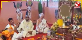 ইসকন মন্দিরে সাষ্টাঙ্গে প্রণাম শুভেন্দুর! গোমাতার পা ধুয়িয়ে, খাবার হায়িয়ে পুজো মুখ্যমন্ত্রীর