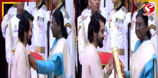 প্রসেনজিতের হাতে পদ্মশ্রী তুলে দিলেন রাষ্ট্রপতি দ্রৌপদী মুর্মু