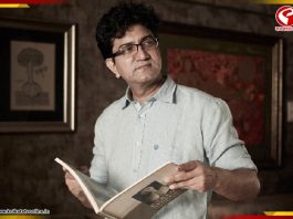 গানের ছেড়ে এবার সম্প্রচারের দায়িত্বে, প্রসার ভারতীর চেয়ারম্যান প্রসূন যোশী