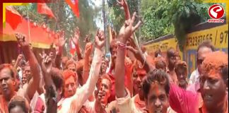 এক দুই জায়গা থেকে জয়ের খবর আসতেই উচ্ছ্বাস বিজেপি কর্মীদের মধ্যে