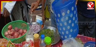 ফলাফল ঘোষণার পর নদিয়ায় বিজেপির উদ্যোগে বিনামূল্যে ঝালমুড়ি বিতরণ