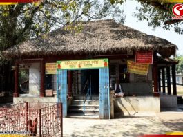 পাঁঠার গলায় তিন বিধায়কের ছবি ঝুলিয়ে মন্দিরে হাজির তৃণমূলের প্রাক্তন বিধায়ক