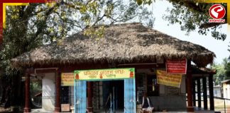 পাঁঠার গলায় তিন বিধায়কের ছবি ঝুলিয়ে মন্দিরে হাজির তৃণমূলের প্রাক্তন বিধায়ক