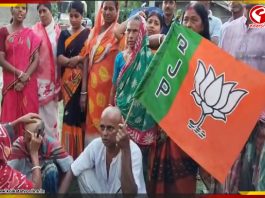 হিঙ্গলগঞ্জে বিজেপি প্রার্থী রেখা পাত্রের জয়ের খুশিতে আনন্দে মাথা মুড়িয়ে পুজো সুন্দরবনে