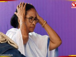 মুখ্যমন্ত্রীর পদ থেকে পদত্যাগ করতে লোকভবন যাচ্ছেন মমতা!