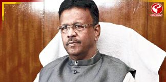 শুভেন্দুর শপথের দিনই পুরসভার হোয়াটসঅ্যাপ গ্রুপ ছাড়লেন মেয়র ফিরহাদ