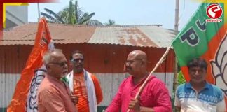 কালনায় ‘দখল হওয়া’ তৃণমূল পার্টি অফিস ফিরিয়ে দিল বিজেপি কর্মীরা