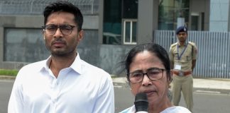 অভিষেকের বাড়ির তালা ভেঙে ঢুকল পুলিশ, খবর পেয়ে গেলেন মমতা