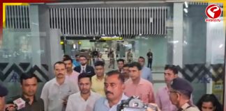 কলকাতায় ফিরে কালীঘাটের বাড়িতে গেলেন অভিষেক! বিমানবন্দরে উঠল চোর স্লোগান