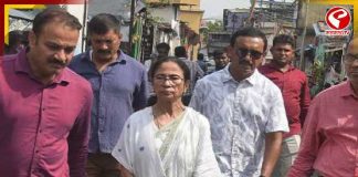 ভরাডুবির পর মাস ঘোরেনি, ধর্নায় মমতা!
