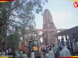 ভেঙে পড়ল মন্দিরের ছাদ! মহারাষ্ট্রে বাড়ছে হতাহতের সংখ্যা