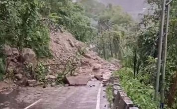 ধসে স্তব্ধ উত্তর-পূর্বের প্রবেশদ্বার! বন্ধ NH-10, সিকিম-কালিম্পংয়ের যোগাযোগ