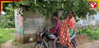 শববাহী গাড়ি না মেলায় স্ত্রীর দেহ বাইকে চাপিয়ে বাড়ি, ওড়িশার ঘটনায় তীব্র ক্ষোভ