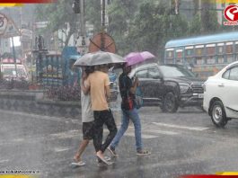 শনিবারও বৃষ্টির দাপট অব্যাহত, দক্ষিণবঙ্গে রয়েছে বজ্রবৃষ্টির পূর্বাভাস