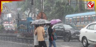 শনিবারও বৃষ্টির দাপট অব্যাহত, দক্ষিণবঙ্গে রয়েছে বজ্রবৃষ্টির পূর্বাভাস