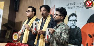 ‘আমি নারী ও অন্যান্য প্রসঙ্গ’ কাব্যগ্রন্থ উন্মোচন করলেন চিত্রপরিচালক গৌতম ঘোষ