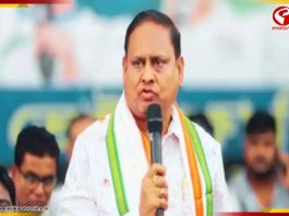 পুকুর দখল করেছিলেন হুমায়ূন, মাছ বাজেয়াপ্ত করে গ্রামবাসীদের মধ্যে বিলি পুলিশের