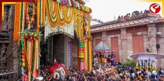 পদপিষ্ট হয়ে মৃত্যু, ভিড়ের চাপে থামল জগন্নাথের রথ, শুক্রবার ফের শুরু হবে গুণ্ডিচা যাত্রা