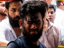 যন্তর মন্তরে অনশনে বসতেই অভিজিৎ দীপকের মুখে কালি, আটক এক মহিলা