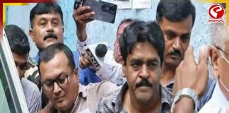‘মাছচোর’ গান বাজিয়ে জনসমক্ষে হাঁটানো, মানবাধিকার লঙ্ঘনের অভিযোগে হাইকোর্টের দ্বারস্থ শওকত