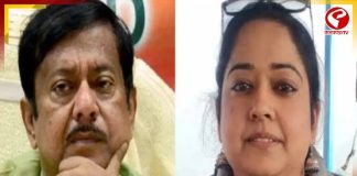 এক বছরের ক্যান্টিন বিল ১ কোটি! জ্যোতিপ্রিয় মল্লিকের মেয়ে প্রিয়দর্শিনীকে ঘিরে নতুন বিতর্ক