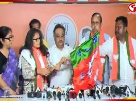 বিজেপিতে যোগ সুখেন্দুশেখর, প্রকাশ চিক বরাইক, সুস্মিতা দেবের