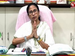 ‘বেইমানদের জন্য ক্ষমাপ্রার্থী’, বিদ্রোহের মাঝেই ‘শূন্য’ থেকে ফের লড়াইয়ের বার্তা মমতার