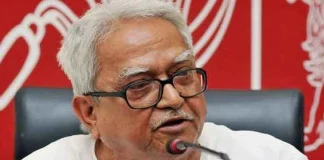 দিল্লি যাওয়ার পথেই অসুস্থ বিমান বসু, এইমসে ভর্তি বামফ্রন্ট চেয়ারম্যান, কেমন আছেন প্রবীণ নেতা?