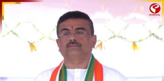 খারাপ আবহাওয়ায় বাতিল মুখ্যমন্ত্রীর শুভেন্দুর গোসাবা সফর, গোসাবায় পতাকা তুললেন জেলাশাসক
