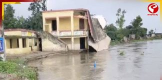 আশঙ্কাই সত্যি! গঙ্গায় তলিয়ে গেল পশ্চিম রতনপুর প্রাথমিক বিদ্যালয়ের একাংশ