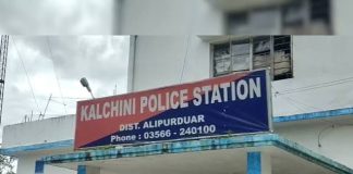 চার বছর ধরে ভাঙা সেতু, জীবনের ঝুঁকি নিয়ে যাতায়াত! আটিয়াবাড়ি চা বাগানে দুর্ভোগ, দ্রুত নির্মাণের আশ্বাস স্বরাষ্ট্র প্রতিমন্ত্রীর