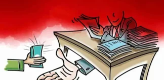 ‘ভাল কাজ করলে বকশিশ দিতে দোষ নেই’! সরকারি আধিকারিকদের টাকা দেওয়া নিয়ে কর্নাটকের মন্ত্রীর মন্তব্যে তুমুল বিতর্ক