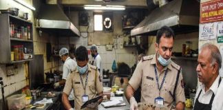 ভাগাড়-কাণ্ডের স্মৃতি উসকে বাদুড়িয়ায় ফের পচা মাংস! নামকরা রেস্তোরাঁয় হানা, উদ্ধার কিলো কিলো মাংস