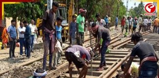 বৃষ্টির ধাক্কায় নিউ ফরাক্কায় বসে গেল রেললাইনের মাটি, থমকে উত্তরবঙ্গের একাধিক ট্রেন