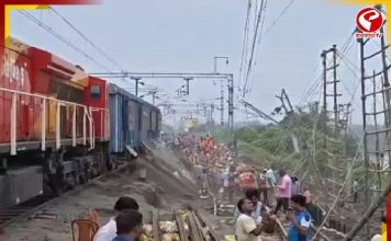 নিউ ফরাক্কায় মাটি বসে বিপর্যস্ত রেল পরিষেবা, শুক্রবার উত্তরবঙ্গগামী সব ট্রেন বাতিল