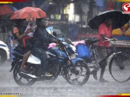 সপ্তাহান্তেও বৃষ্টির ভ্রুকুটি, কলকাতা-সহ দক্ষিণবঙ্গে বৃষ্টি, উত্তরবঙ্গের ৩ জেলায় ভারী বর্ষণের সতর্কতা