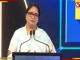 SIR-এর গেরোয় রেখা গুপ্তা, কেজরীওয়াল-সহ একাধিক হেভিওয়েটকে নোটিস নির্বাচন কমিশনের