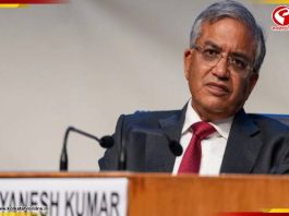 মুখ্য নির্বাচন কমিশনারের বিরুদ্ধে সুপ্রিম কোর্টে জনস্বার্থ মামলা, সিদ্ধান্ত বাতিলের আর্জি